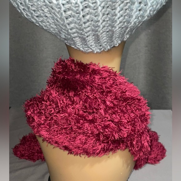 Shaggy Burgundy Scarf - Picture 3 of 4